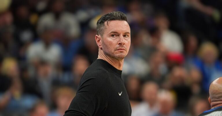 Quem vai sair? Nova contratação obriga Lakers a dispensar jogador