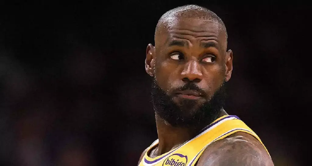 “LeBron James não está atrás de títulos da NBA”, garante agente