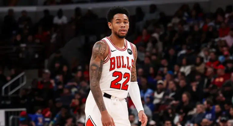 Anfernee Simons aproveita embalo e fecha contrato com 76ers