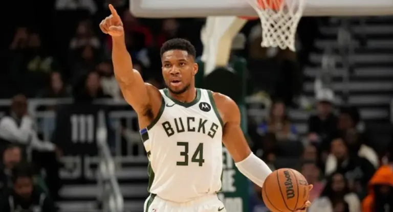 Após troca, Bucks se despede de Giannis Antetokounmpo
