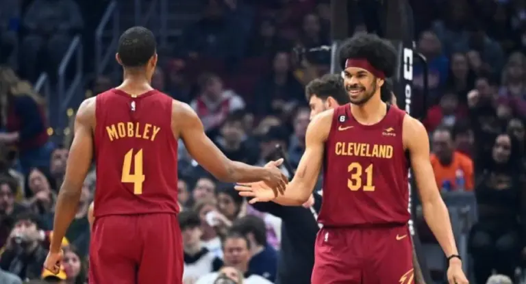 NBA: Caso acerte com LeBron James, Cavaliers pode trocar pivô