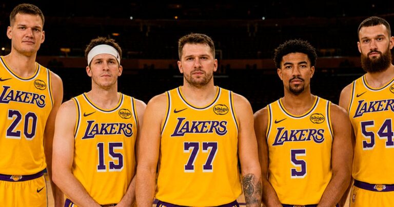 o elenco 2026-27 em torno de Doncic