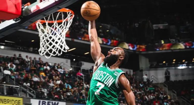 Jaylen Brown reclama de troca para o 76ers: "Não tem lealdade"