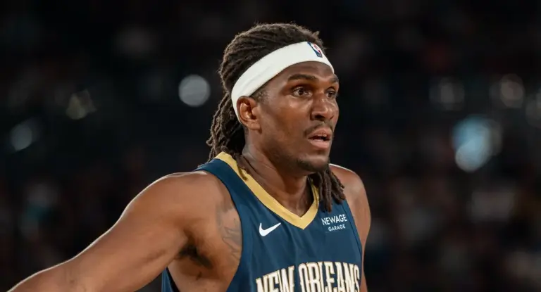 Kevon Looney fecha contrato com o Lakers