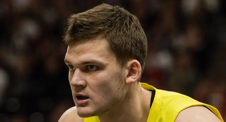 Lakers e Jazz fecham troca envolvendo Walker Kessler