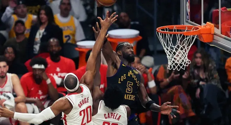 Lakers e Wizards fecham troca envolvendo Deandre Ayton