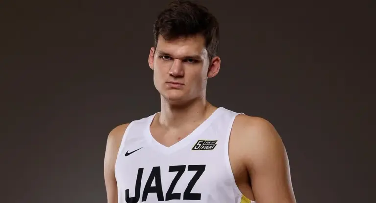 Após perder jogadores, Lakers marca reunião com agentes livres