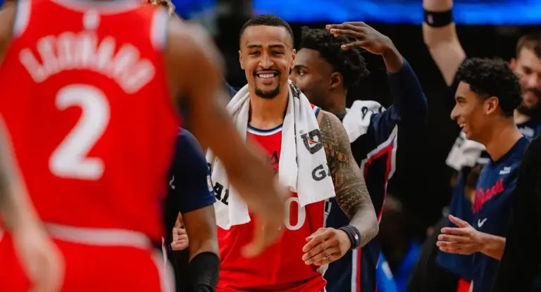 Pistons acerta contrato com John Collins