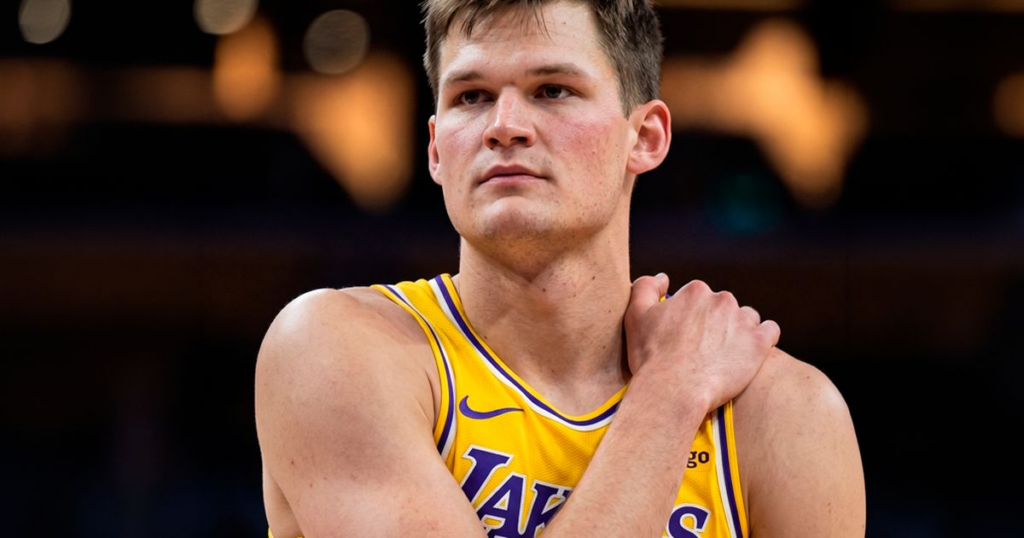 pivô do Lakers está 100%