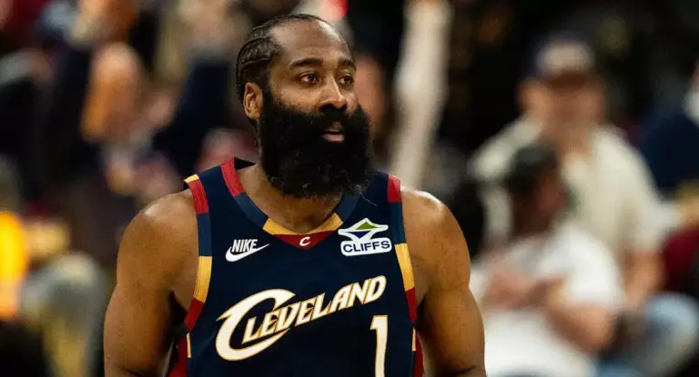 Para ex-técnico, James Harden "evitou" LeBron James no Cavaliers