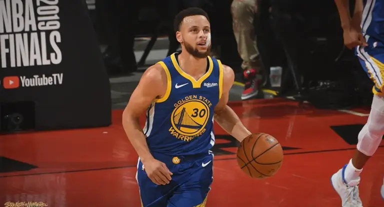 GM do Warriors revela o que fazer se Stephen Curry pedir troca
