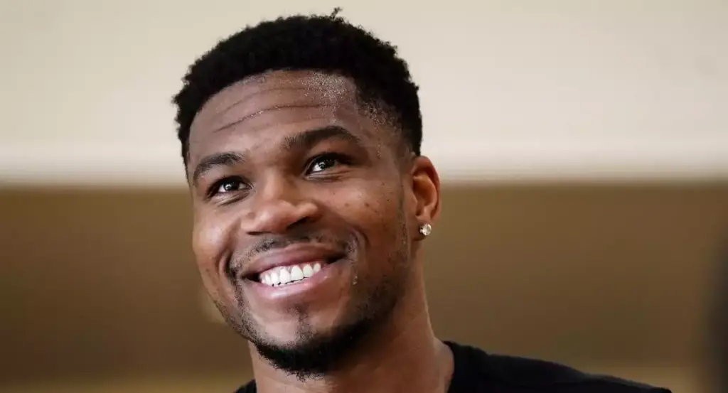 Giannis Antetokounmpo crava vitória do Heat na rodada de Natal