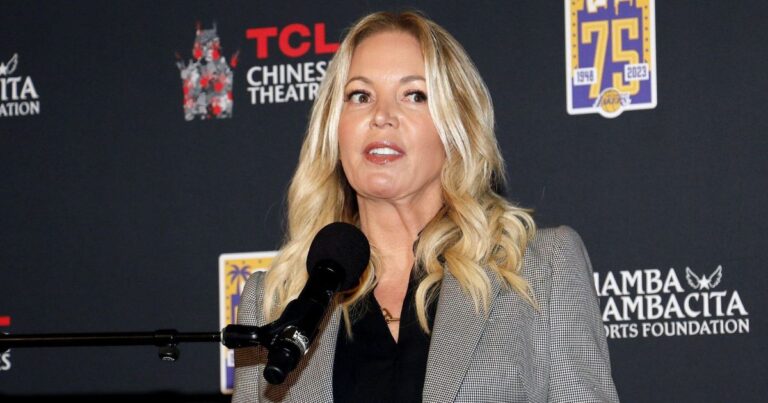 Irmãos Buss rebatem Jeanie e insistem em venda das ações do Lakers