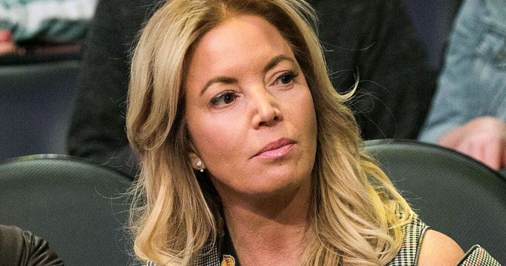 Jeanie Buss leva briga de família à Justiça para manter o Lakers