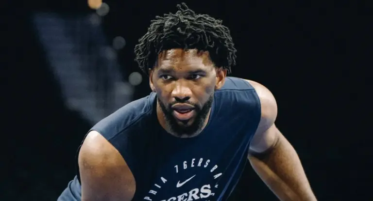 Site indica Joel Embiid como próximo astro a sair em troca na NBA