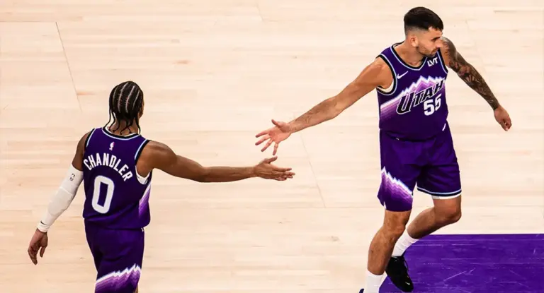 Timberwolves e Jazz fecham troca envolvendo três jogadores