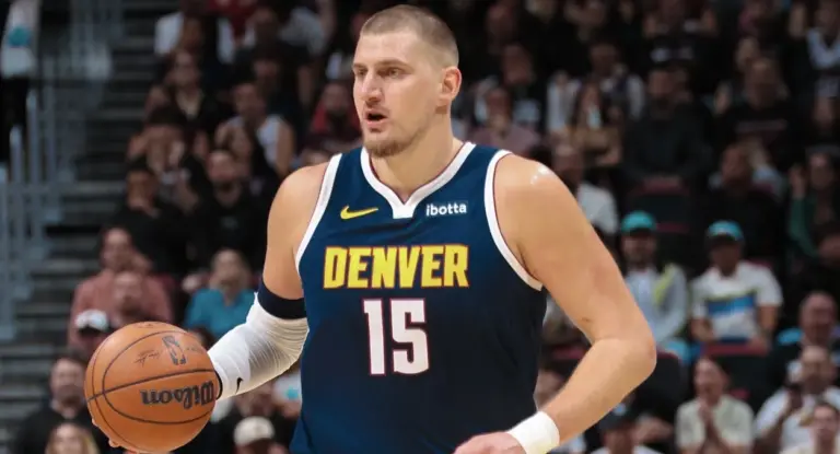 Times da NBA monitoram situação de Nikola Jokic no Nuggets