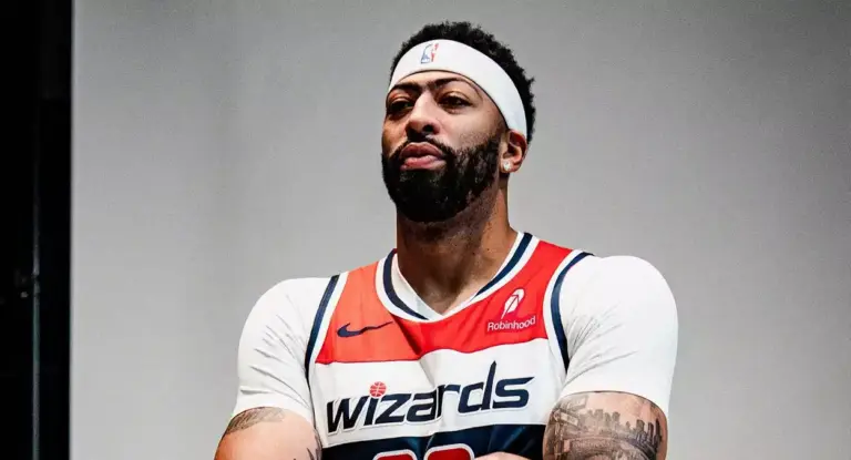 Wizards adia extensão de contrato com Anthony Davis