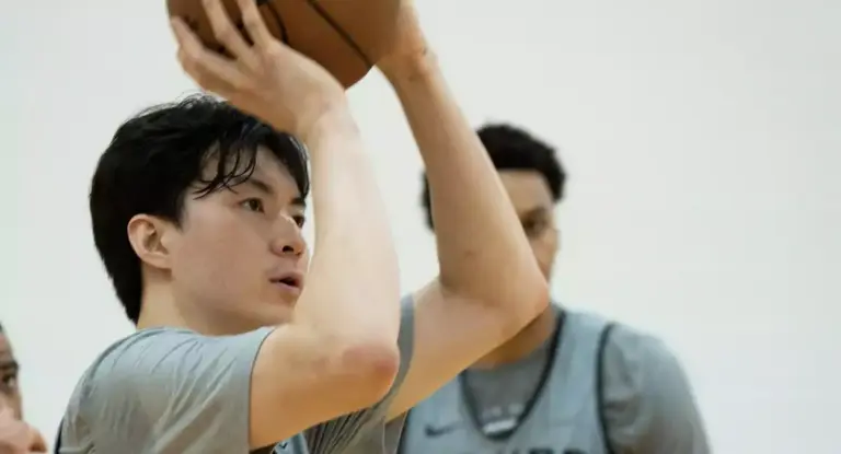 Blazers assina contrato com astro da Coréia do Sul