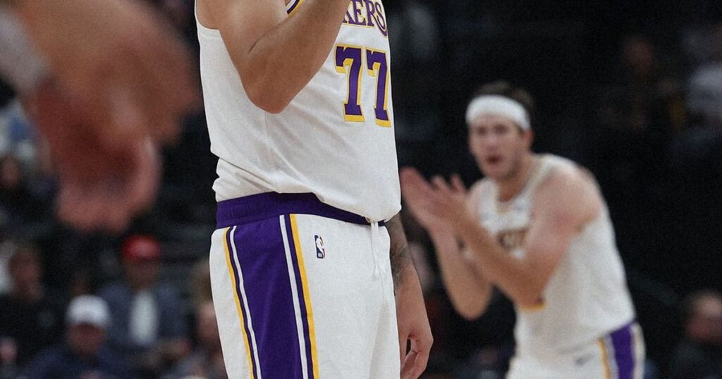 132 a 123 com 52 pontos de Doncic