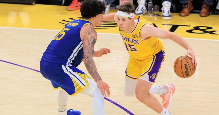 Reaves faz 23 no 1º tempo e lidera Lakers em Vegas