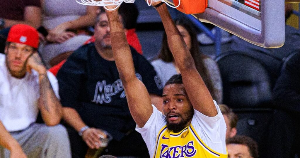 Ziaire Williams na briga pelo quinteto do Lakers